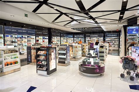 barcelona airport shops.